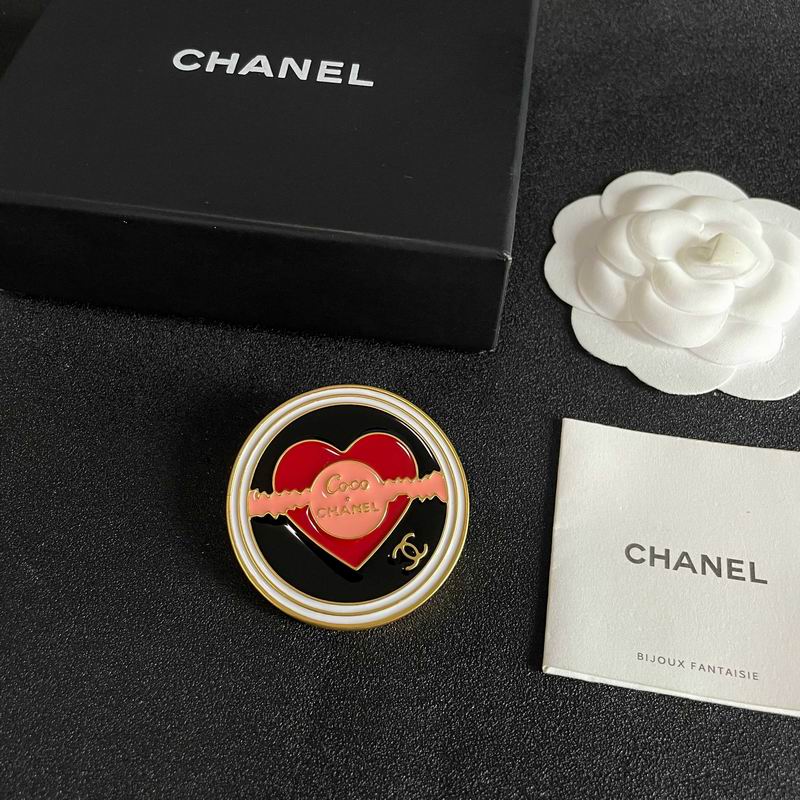 Chanel Brooch 05yxs101